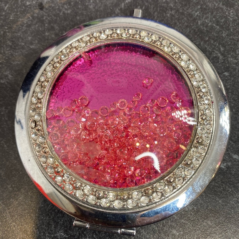 Floating Crystal Compact
